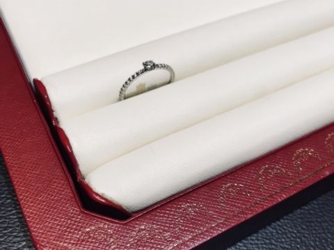 【カルティエ(Cartier)の口コミ】 婚約指輪をしまっておくのではなく、結婚指輪と一緒に普段から重ね付けし…