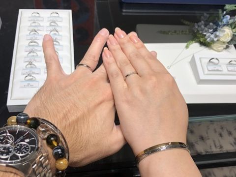 【銀座ダイヤモンドシライシの口コミ】 アフターフォローがしっかりしている点。
また婚約指輪を購入していると割…