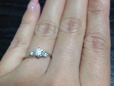 【アイプリモ(I-PRIMO)の口コミ】 デザインとダイヤの質です。
細身のデザインで、滑らかなカーブがとてもお…