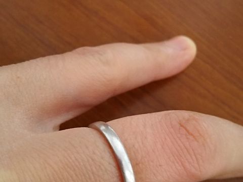 【エクセルコダイヤモンド(EXELCO DIAMOND)の口コミ】 毎日つけるものなので硬くて丈夫で、ひっかかりのないシンプルなデザイン…