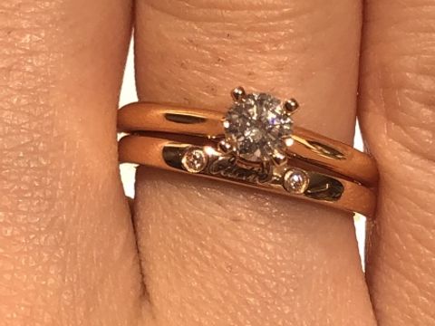 【カルティエ(Cartier)の口コミ】 婚約指輪との相性が良く試着した指輪の中で一番欲しいと思ったデザインで…