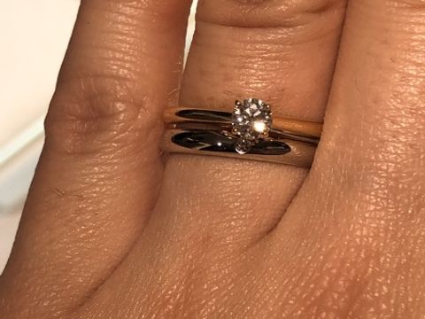 【カルティエ(Cartier)の口コミ】 ピンクゴールドが好きで、デザインはシンプルと言う婚約指輪のイメージを…