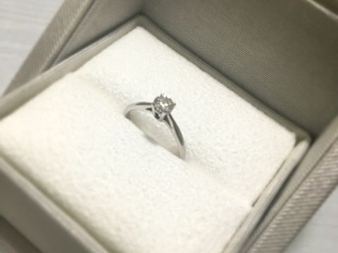 【BIJOUPIKO(ビジュピコ)の口コミ】 婚約指輪を探していた際、ダイヤを色々比べて選びたかったので、このプロ…