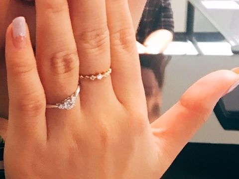【ラザール ダイヤモンド(LAZARE DIAMOND)の口コミ】 ダイヤが輝いていて、指が綺麗に見える婚約指輪を探していたので、このデ…