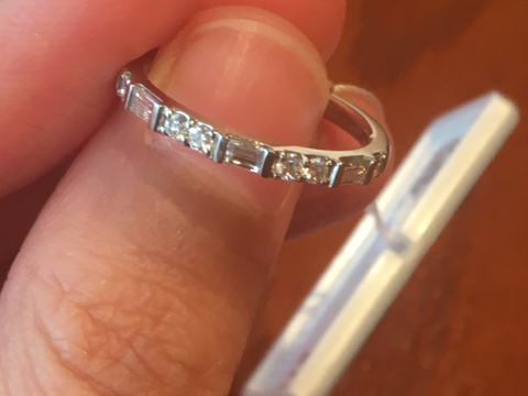 【I's stone(アイズストーン)の口コミ】 ストレートタイプの結婚指輪と重ね付けが出来るハーフエタニティを探して…