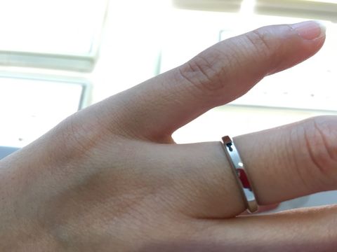 【ヴァン クリーフ＆アーペル(Van Cleef & Arpels)の口コミ】 ３，４ミリ幅のシンプルリング、２．５ミリ幅の四角いタイプのリングを試…