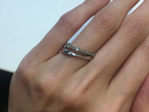 【BRILLIANCE+(ブリリアンスプラス)の口コミ】 結婚指輪はストレートタイプのシンプルなものを探していました。アントル…