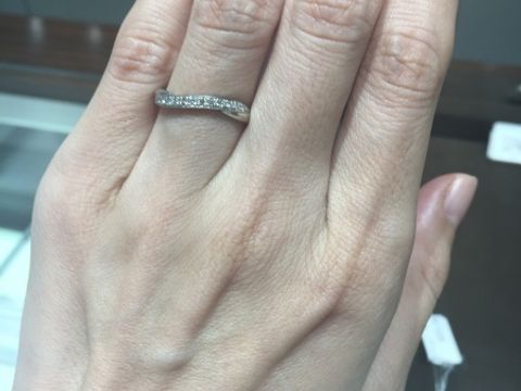 【BIJOUPIKO(ビジュピコ)の口コミ】 プラチナでダイヤ多め、で考えていたところ、少しねじりの入ったこのデザ…