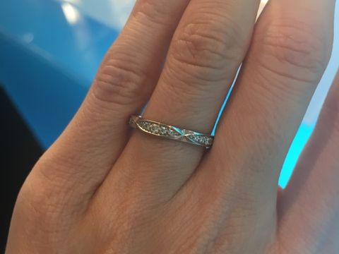 【【閉業】フラー・ジャコー(FURRER-JACOT)の口コミ】 デザインがすごく可愛かった。指輪を横から見ると花の形になっていて、で…