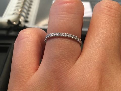 【エクセルコダイヤモンド(EXELCO DIAMOND)の口コミ】 他ブランドの結婚指輪と重ねづけを検討していたので、細いタイプのハーフ…