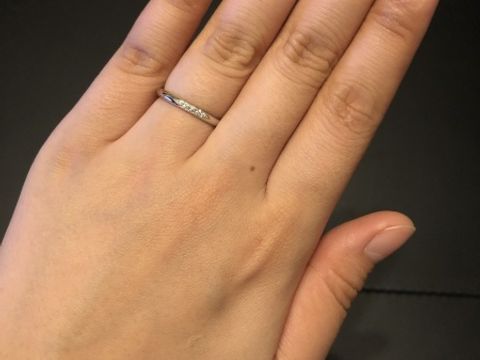 【銀座ダイヤモンドシライシの口コミ】 メレダイヤが5石ついています。小さいですが一つ一つがすごく輝いていて、…