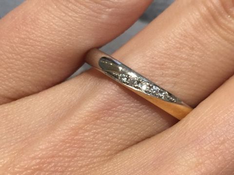 【ケイウノ ブライダル(K.UNO BRIDAL)の口コミ】 婚約指輪はハーフエタニティを考えていたので、普段から重ね付けができる…