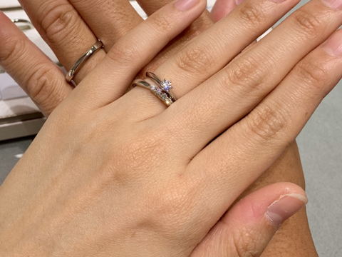 【アイプリモ(I-PRIMO)の口コミ】 つけ心地もなめらかでとてもよく、大きなダイヤがキラキラに光るデザイン…