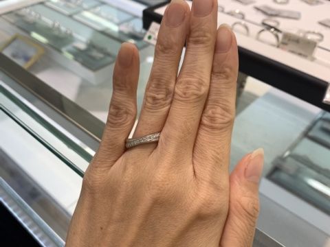 【GALA JEWELRY(ガラジュエリー)の口コミ】 ダイヤモンドの輝きと他店と比べた際の圧倒的な指輪の頑丈さに惹かれた。…