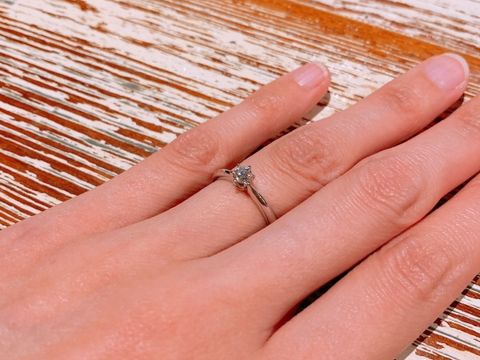 【4℃ BRIDAL(ヨンドシーブライダル)の口コミ】 シンプルなデザインがよかったので、4&deg;Cブライダルのお店に行ったら、…