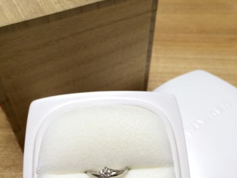 【俄(にわか)の口コミ】 私達は結婚を決めてから一緒に婚約指輪を探しました。色々と前調べで見て…