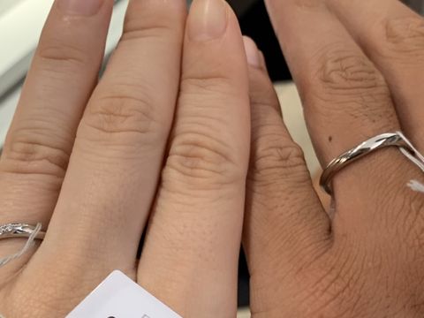 【アイプリモ(I-PRIMO)の口コミ】 ウェーブのデザインでダイヤモンドの散りばめられたデザインでした。３つ…