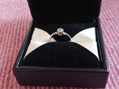 【エクセルコダイヤモンド(EXELCO DIAMOND)の口コミ】 デザインが可愛らしく、ダイヤモンドの輝きもキラキラしていてとても綺麗…