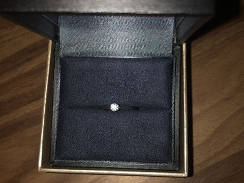 【ラザール ダイヤモンド(LAZARE DIAMOND)の口コミ】 昔からドラマなどで見ていたパカっとひらいて、一粒ダイヤがあるものが婚…