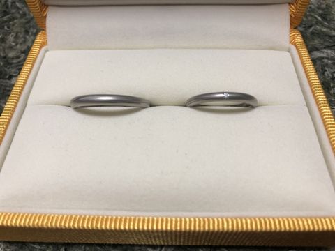 【ケイウノ ブライダル(K.UNO BRIDAL)の口コミ】 つや消しのシンプルなリングを探していましたが、シンプルさの中にも遊び…