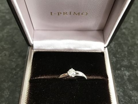 【アイプリモ(I-PRIMO)の口コミ】 片サイドに7つダイヤがあしらわれていて、左右で見た印象がそれぞれ違う所…