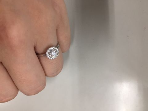 【宝寿堂(ほうじゅどう)の口コミ】 ダイヤモンドがGIAのきちんとしたものであること。にもかかわらず、価格が…