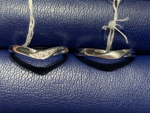 【銀座ダイヤモンドシライシの口コミ】 シンプルですが、ダイヤも大きくついていて存在感がある指輪です。男性用…