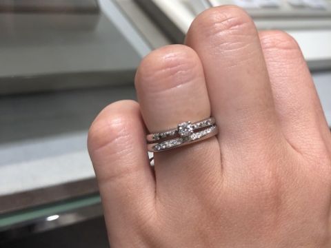 【アイプリモ(I-PRIMO)の口コミ】 価格も安くとてもいいと思いました。
エンゲージリングとも相性抜群です。…