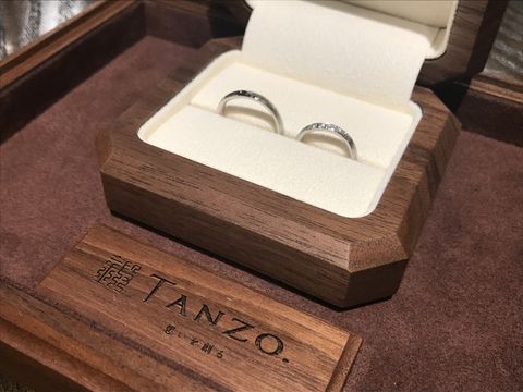 【TANZO.(鍛造指輪)の口コミ】 自分たちでデザインを考えるため、世界に1つしかないオリジナルの指輪を作…