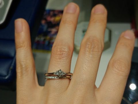 【銀座ダイヤモンドシライシの口コミ】 そこまで個性的でなく、上品なデザインであること。
ストレートタイプです…