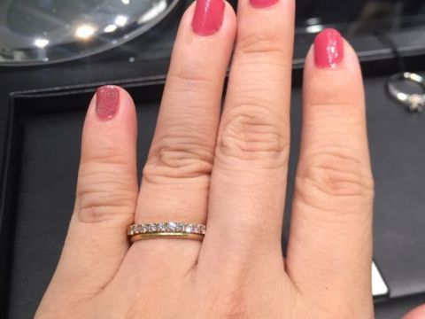 【ラザール ダイヤモンド(LAZARE DIAMOND)の口コミ】 こちらのブランドの強みである「カット」が本当に綺麗でした。七色に光る…