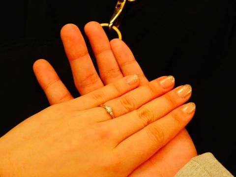 【銀座ダイヤモンドシライシの口コミ】 派手ではなく、高さをおさえたデザインのゆびわを探していました。メレダ…