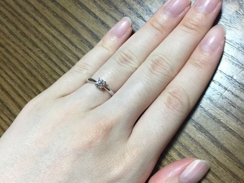 【GALA JEWELRY(ガラジュエリー)の口コミ】 プラチナ素材で、ダイヤモンドが4本爪でとまっているもの、リングはダイヤ…