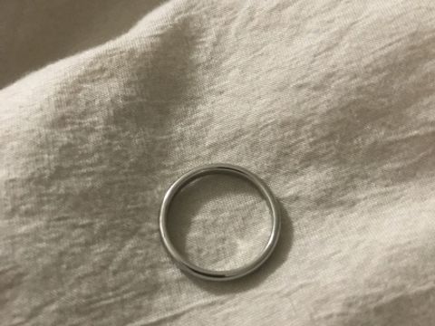 【銀座ダイヤモンドシライシの口コミ】 シンプルでつけ心地もよく、金額もそこまで高価ではないと思う。
フォルム…