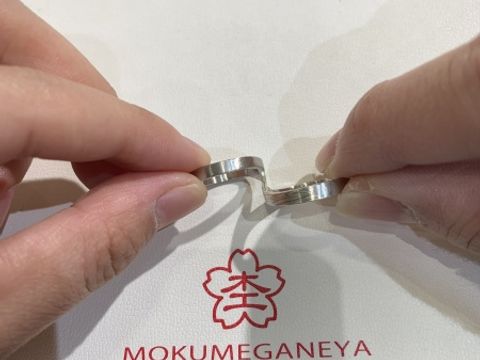 【杢目金屋(もくめがねや)の口コミ】 プロポーズされる前から、Facebookの広告を見ており、ずっと気になってい…