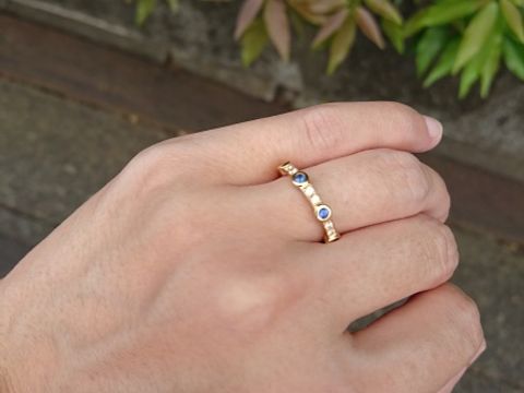 【4℃ BRIDAL(ヨンドシーブライダル)の口コミ】 いい意味でエンゲージリングらしくないデザインにひとめぼれしました。
た…