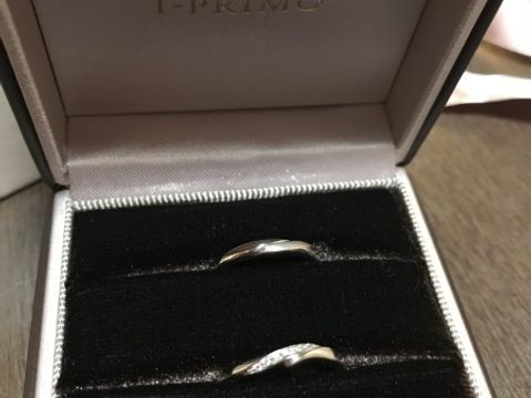 【アイプリモ(I-PRIMO)の口コミ】 リングの美しいデザイン、曲線美に惹かれました。
ダイヤモンドがあしらわ…