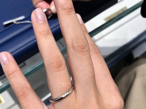 【銀座ダイヤモンドシライシの口コミ】 婚約指輪は彼がこちらで準備してくれていたので、結婚指輪もこちらで探し…