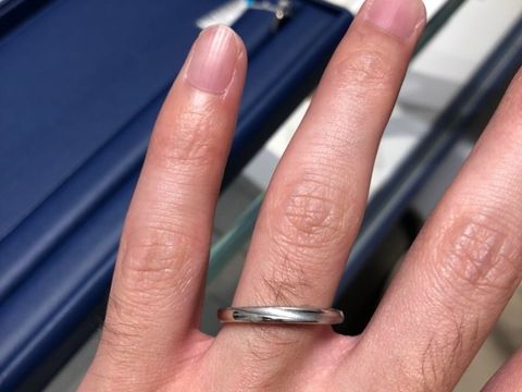 【銀座ダイヤモンドシライシの口コミ】 斜めに元々マットな加工はされていませんでしたが、ペンでひとまずマット…