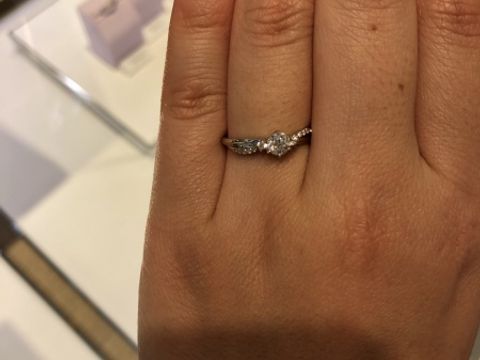 【STAR JEWELRY(スタージュエリー)の口コミ】 ブランドロゴにもなっている星型のあしらいが特徴的です。各指輪のデザイ…