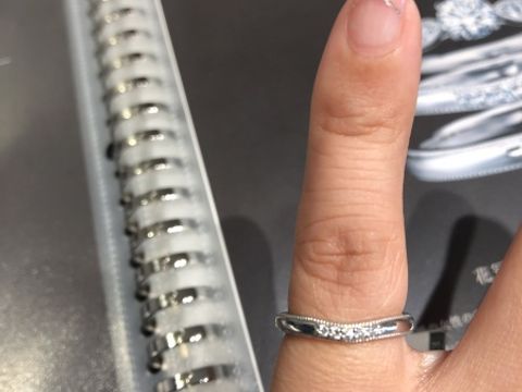 【エクセルコダイヤモンド(EXELCO DIAMOND)の口コミ】 デザインはとてもシンプルです。ダイヤモンドの質には、とても自信を持っ…