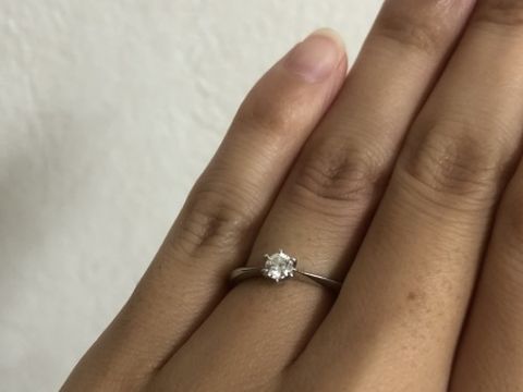 【4℃ BRIDAL(ヨンドシーブライダル)の口コミ】 一粒ダイヤでかつリング部分が細いもの、とにかくシンプルなものを探して…