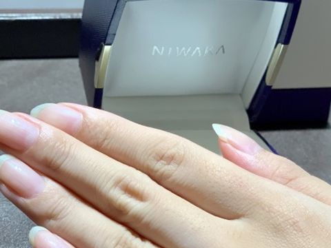 【俄(にわか)の口コミ】 とても可愛く、他にはないデザインだったことが決め手でした。初桜は石の…