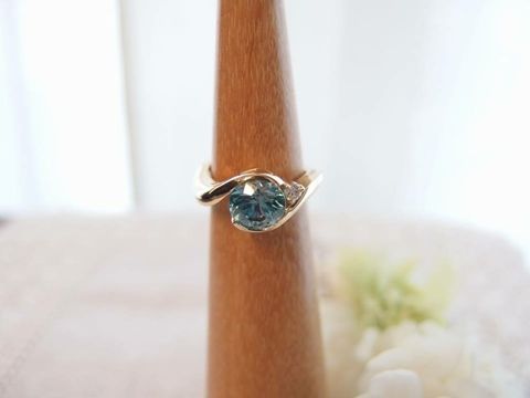 【野口裕子の口コミ】 完全オーダーメイド
祖母から譲り受けた形見の指輪の石だけ
使って、ダイ…