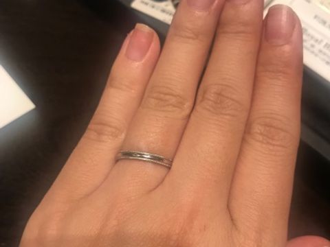 【ケイウノ ブライダル(K.UNO BRIDAL)の口コミ】 ミル打ちのベーシックなデザインですが、他で見たものよりも細やかに感じ…