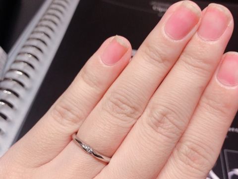 【エクセルコダイヤモンド(EXELCO DIAMOND)の口コミ】 ダイヤモンドの数は控えめですが、輝きが素晴らしいため、とても存在感が…