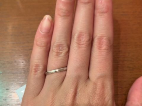 【TRECENTI(トレセンテ)の口コミ】 シンプルながらミル打ちされている部分がキラキラと光っておりダイヤが付…