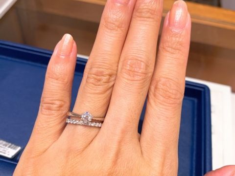 【銀座ダイヤモンドシライシの口コミ】 ザ！婚約指輪という、いかにもな形が欲しかったので、６本爪のソリティア…