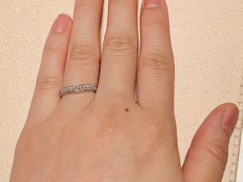 【ブルガリ(BVLGARI)の口コミ】 小さなダイヤモンドが敷き詰めてあり、かなりキラキラと輝きます。そのた…