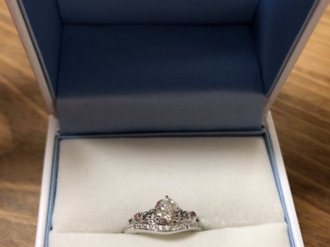 【GALA JEWELRY(ガラジュエリー)の口コミ】 夫がジュエリーショップに下ろしている元のお店を探してくれて来店しまし…